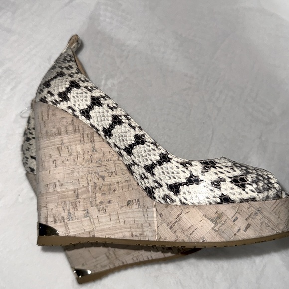 JIMMY CHOO Snakeskin Gray & Ivory Leather Peep Toe Cork Heels 7.5 (Sz 38) - Picture 17 of 17